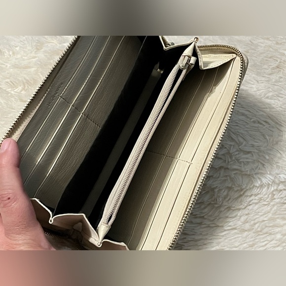 Yves Saint Laurent Cream Leather Wallet with Gold Hardware - Picture 14 of 16